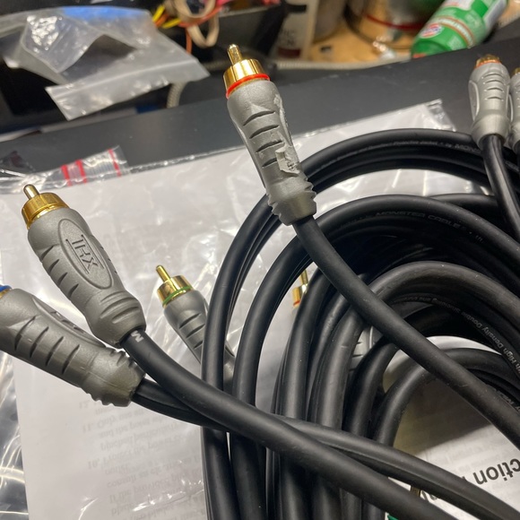 Monster Cables THX 2 Sets 6 Ft Each 
3 rca - Picture 2 of 7